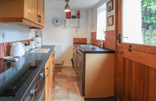 Dyserth Cottage | HILSTON, pet friendly, character holiday cottage in Dyserth
