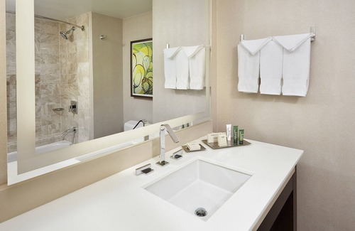 Old Town Alexandria Hotel | Hilton Alexandria Old Town