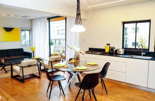 Old North Apartment | Hilton Beach by Five Stay