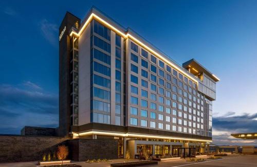 Nashville Hotel | Hilton BNA Nashville Airport Terminal