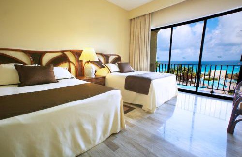 Zona Hotelera Resort | Hilton Cancun Mar Caribe All-Inclusive Resort