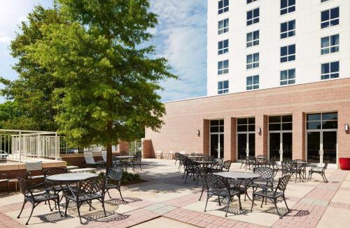 Charlotte Hotel | Hilton Charlotte Airport Hotel