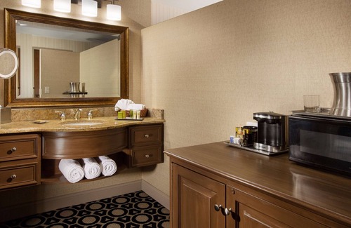 Northbrook Hotel | Hilton Chicago/Northbrook