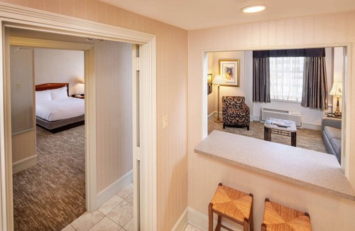 Downtown Cincinnati Hotel | Hilton Cincinnati Netherland Plaza