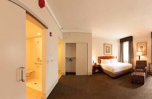 Downtown Cincinnati Hotel | Hilton Cincinnati Netherland Plaza