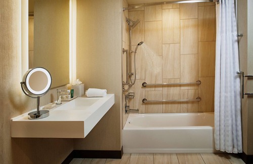Downtown Cleveland Hotel | Hilton Cleveland Downtown