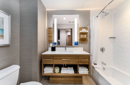 Anaheim Resort Hotel | Hilton Garden Inn Anaheim Resort