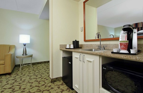 Greenbrier East Hotel | Hilton Garden Inn Chesapeake/Greenbrier