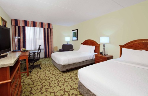 Greenbrier East Hotel | Hilton Garden Inn Chesapeake/Greenbrier