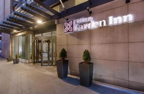 Downtown Chicago Hotel | Hilton Garden Inn Chicago Downtown Riverwalk