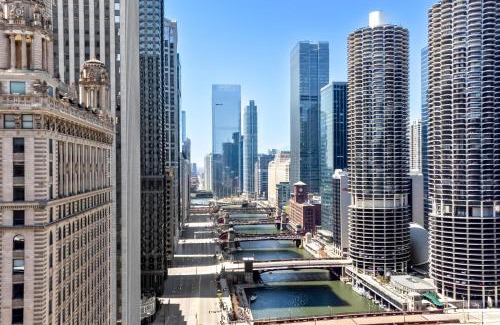 Downtown Chicago Hotel | Hilton Garden Inn Chicago Downtown Riverwalk