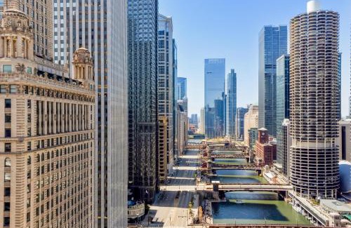 Downtown Chicago Hotel | Hilton Garden Inn Chicago Downtown Riverwalk