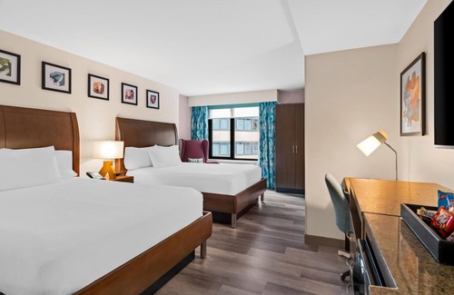 Downtown Chicago Hotel | Hilton Garden Inn Chicago Downtown Riverwalk