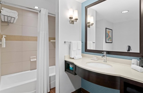Downtown Chicago Hotel | Hilton Garden Inn Chicago Downtown Riverwalk