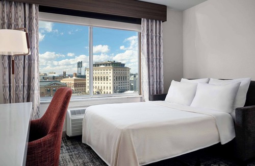 Downtown Detroit Hotel | Hilton Garden Inn Detroit Downtown
