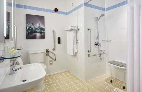 Heathrow Villages Hotel | Hilton Garden Inn London Heathrow Airport