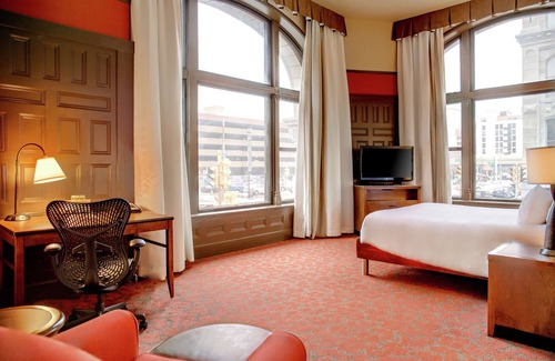 East Town Hotel | Hilton Garden Inn Milwaukee Downtown