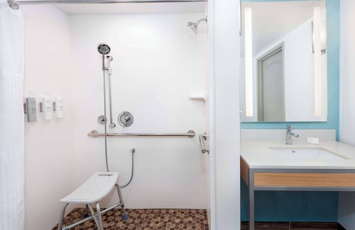 Florida Center Hotel | Hilton Garden Inn Orlando International Drive North