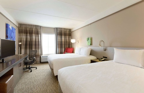 South Hills Hotel | Hilton Garden Inn Pittsburgh Airport South-Robinson Mall