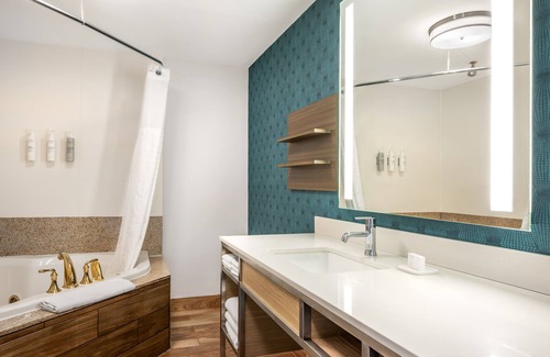 Lake Delton Hotel | Hilton Garden Inn Wisconsin Dells