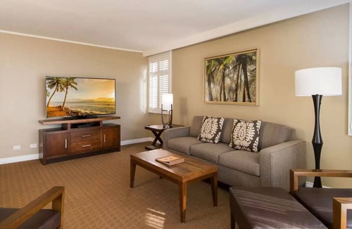 Waikiki Resort | Hilton Hawaiian Village Lagoon