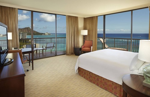 Waikiki Resort | 🌴 Hilton Hawaiian Village ✨ Experience Paradise in a 2 BR Oceanview-Sleeps 6