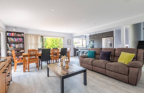 Lynmore House | Hilton Holiday | Lynmore Location with Spa Pool
