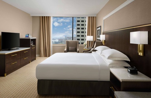 Mile Square Hotel | Hilton Indianapolis Hotel & Suites