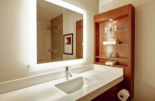 Mississauga Hotel | Hilton Mississauga/Meadowvale