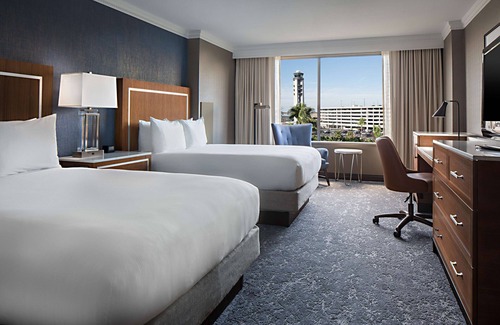 Kenner - Louis Armstrong International Airport Hotel | Hilton New Orleans Airport