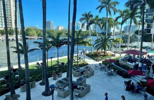 East Fort Lauderdale Apartment | Hilton Penthouse Suite with Luxury Hotel Amenities