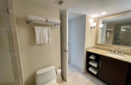 East Fort Lauderdale Apartment | Hilton Penthouse Suite with Luxury Hotel Amenities