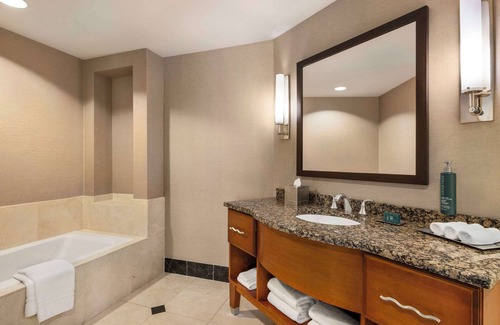 Wynnefield Heights Hotel | Hilton Philadelphia City Avenue