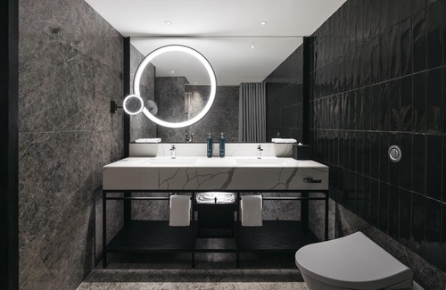 Orchard Hotel | Hilton Singapore Orchard