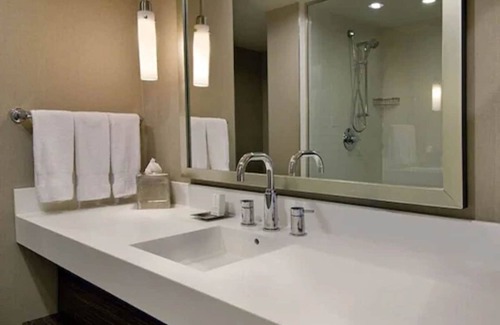 Mississauga Hotel | Hilton Toronto Airport Hotel & Suites