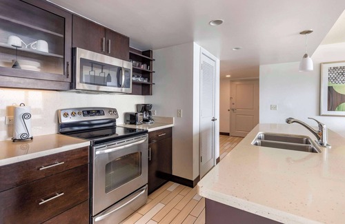 Northeast Virginia Beach Hotel | Hilton Vacation Club Oceanaire Virginia Beach