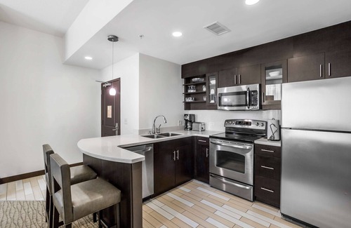 Northeast Virginia Beach Hotel | Hilton Vacation Club Oceanaire Virginia Beach