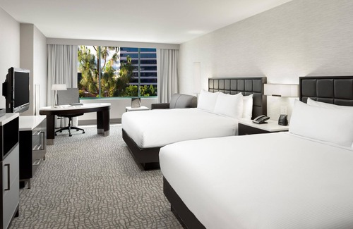 Warner Center Hotel | Hilton Woodland Hills/Los Angeles