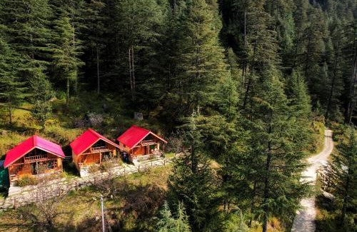 Banjar Ski Chalet | Himalayan Cedar Nest