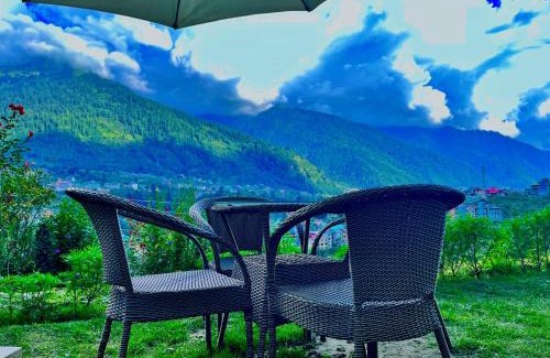 Manali Hotel | Himalayan Nomad Cottage, manali ! all 2 bedroom independent cottages ! personal lawn every cottage ! parking ! scenic mountains view ! spacious rooms !