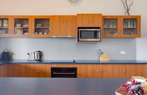 Nangkita House | Hindmarsh Hideaway- Waterfront, pet friendly, NBN,Private jetty