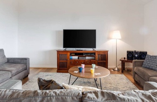 Nangkita House | "Hindmarsh Hideaway " - Private Jetty - Pet Friendly