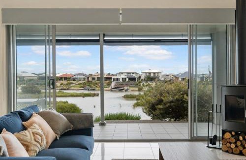 Nangkita House | Hindmarsh Island Marina Lifestyle - BYO Linen