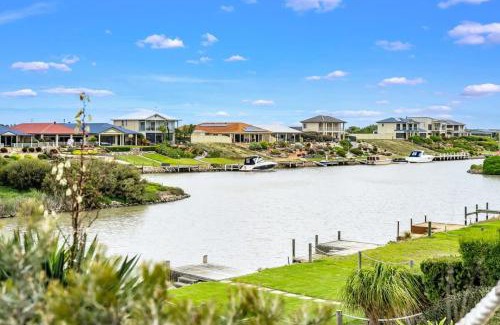Nangkita House | Hindmarsh Island Marina Lifestyle - BYO Linen