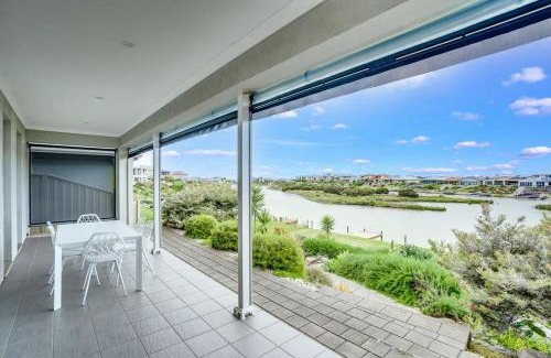 Nangkita House | Hindmarsh Island Marina Lifestyle - BYO Linen