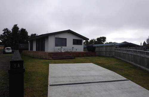 Tokaanu House | Hinenamu Cottage -Two Bedroom and located in a quiet Cul de Sac!