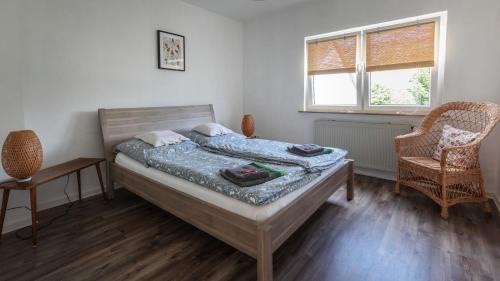 Mayen House | Hinter Burg, Haus mit Garten