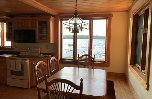 Hayward Cottage | Hinton Bay Cabin on Round Lake