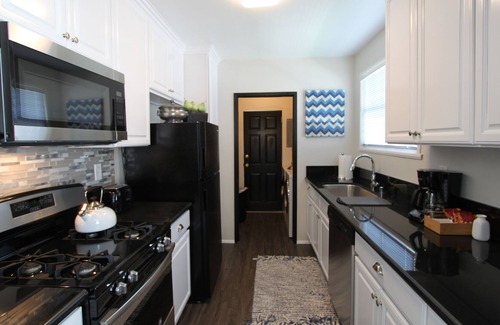 Altadena House | HIP CHARM & COMFORT IN ALTADENA 1985