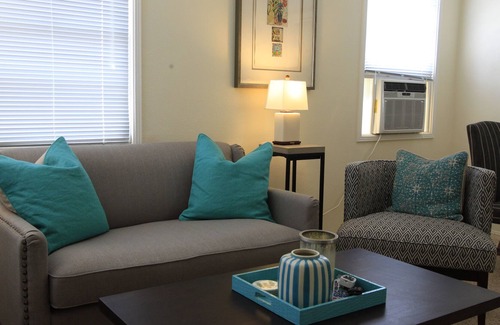 Altadena House | HIP CHARM & COMFORT IN ALTADENA (Pasadena adjacent)